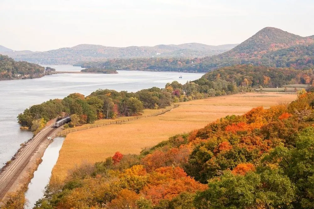 A panoramic views of the Hudson River and the surrounding mountains with beautiful, fall foliage. Definitely one of the best things to do in Poughkeepsie NY