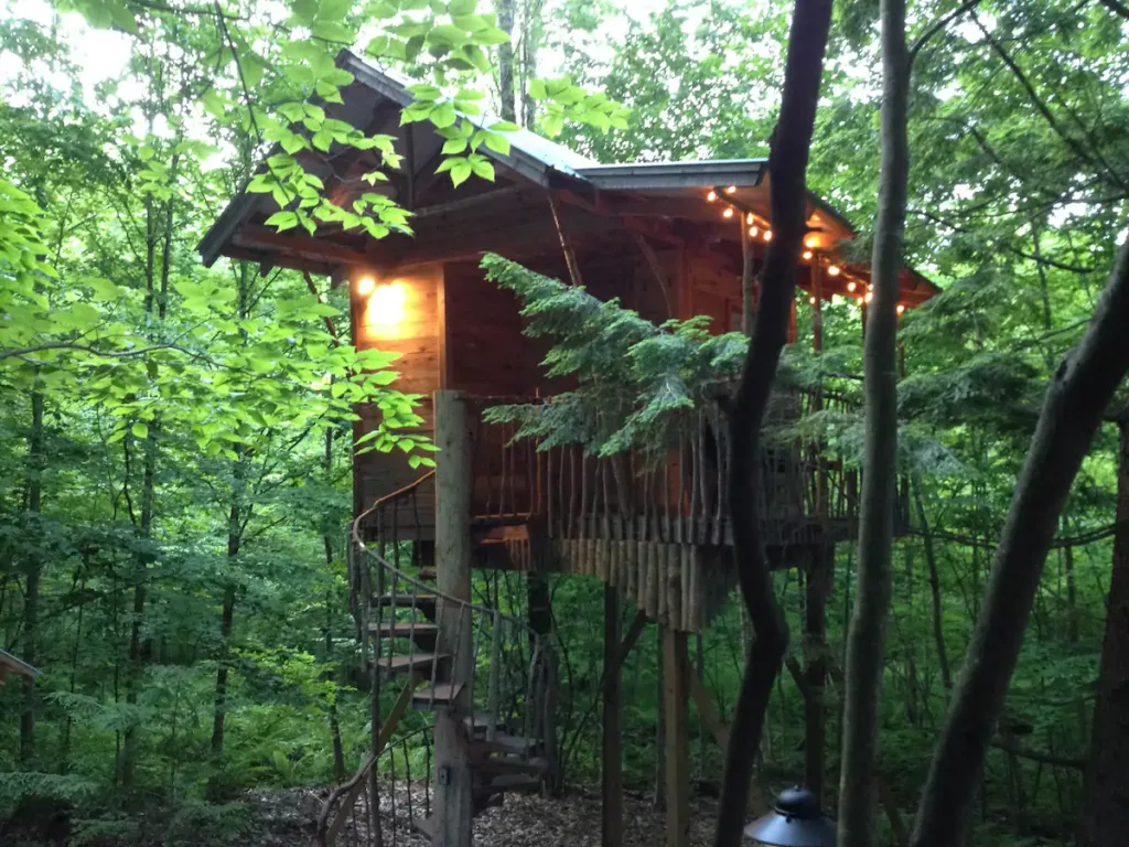 One of the best treehouses in New York in the evenings with a spiral staircase. 