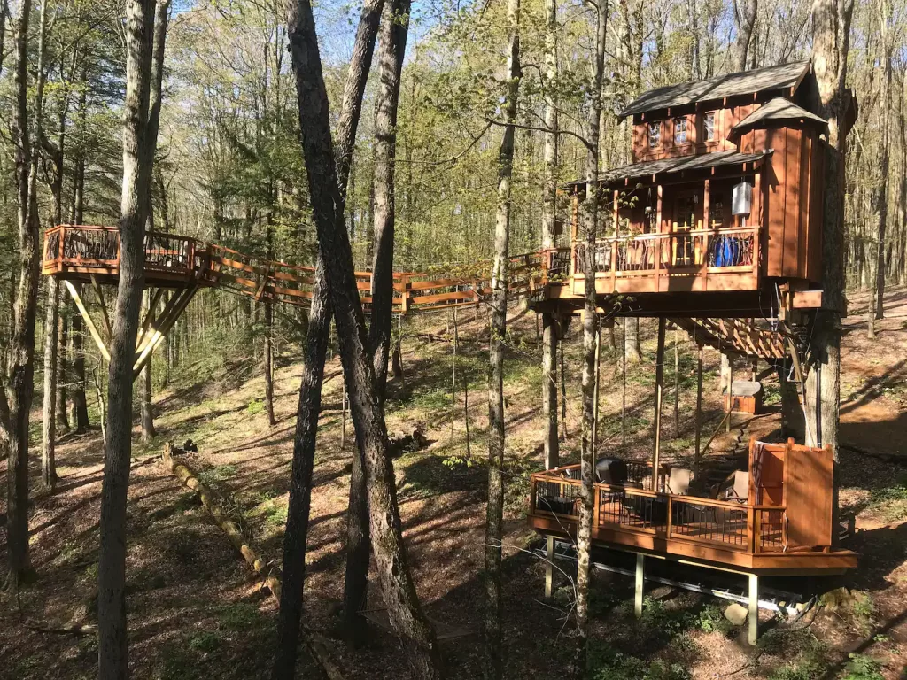 Chez Treehouse near Sracuse NY, one of the best treehouse rentals NY. 