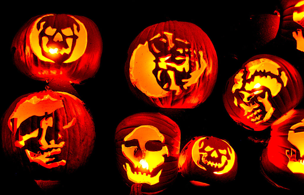 Carved pumpkins lit up for the great Jack O'Lantern Blaze in Tarrytown. One of the best things to do in Sleepy Hollow NY. 