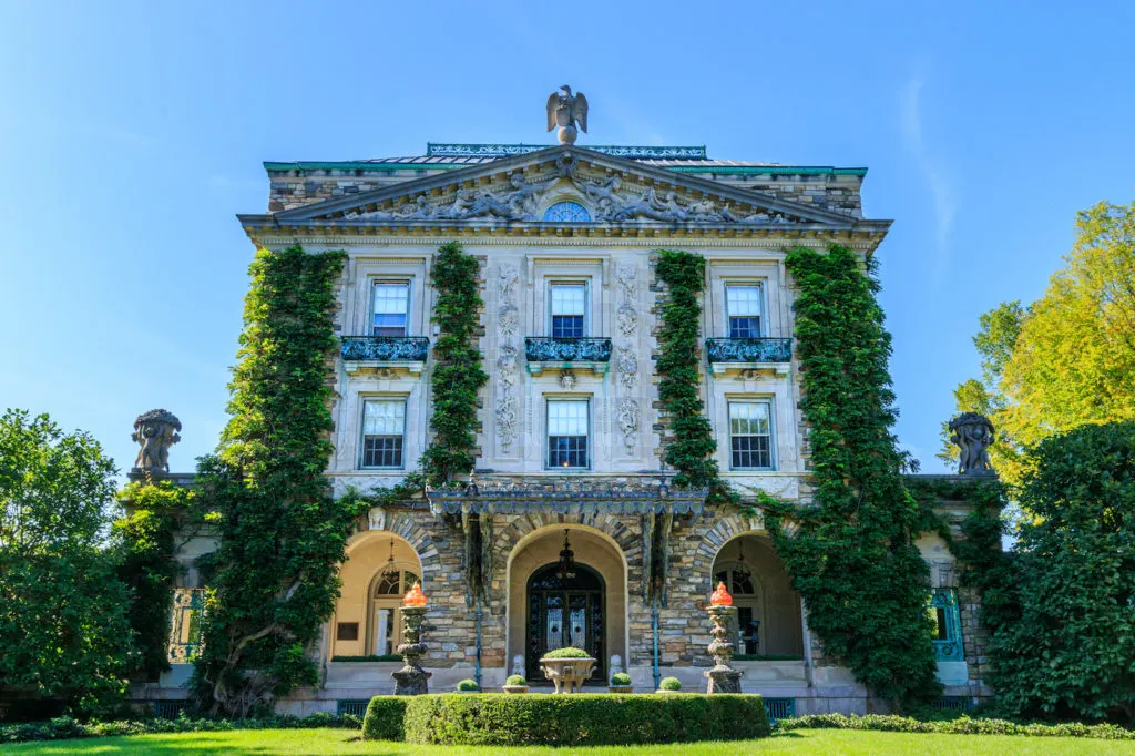 Stunning exterior of the Kykuit Mansion which belonged to the Rockefeller. One of the best things to do in Tarrytown NY. 