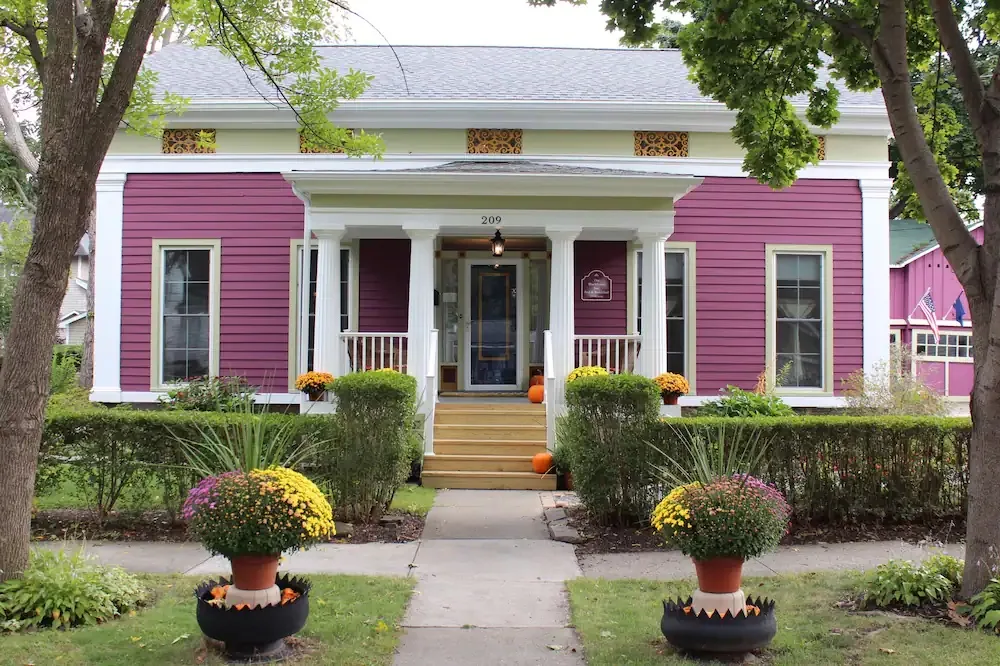 the bright pink, Greek-Revival style exterior of the Blackberry Inn Bed and Breakfast. 