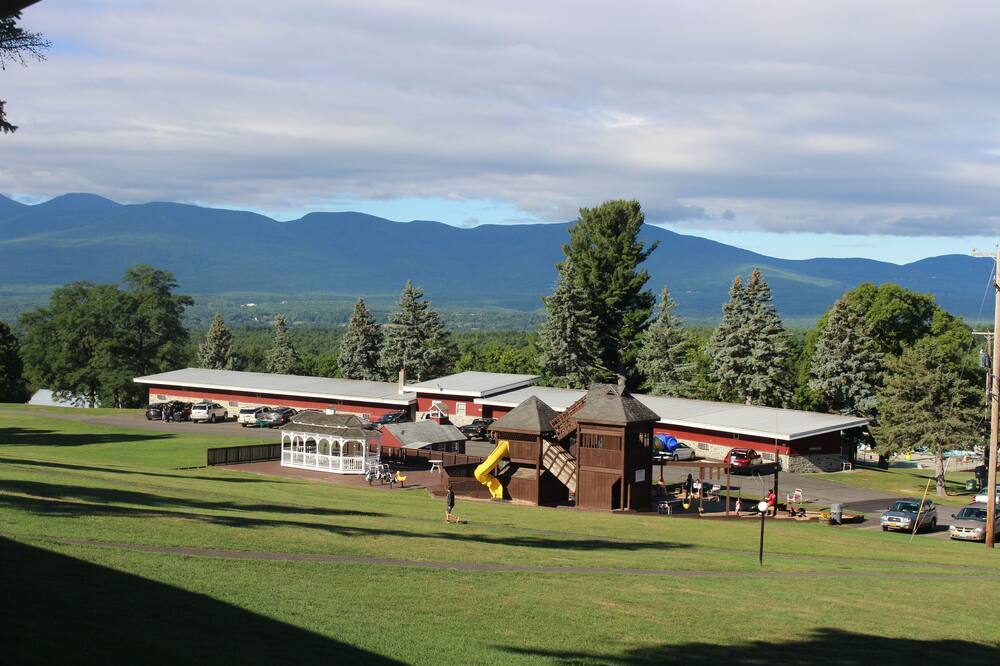 Aerial view of Sunny Hill Resort and Spa in the Catskills, one of the best all-inclusive resorts in New York. 