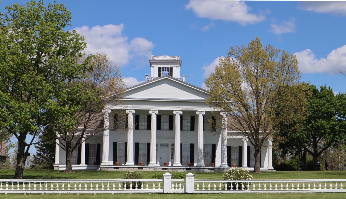 White columns and stunning exterior of Rose Hill Mansion in Geneva NY. 