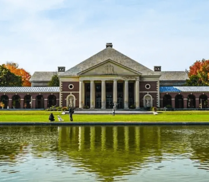 View of the exterior of Roosevelt Spa and Bath in Saratoga Springs State Park.