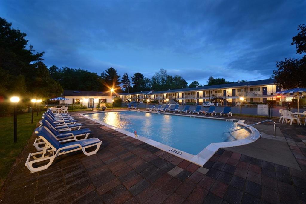 The outdoor pool at the Saratoga Turf and Spa Hotel. 