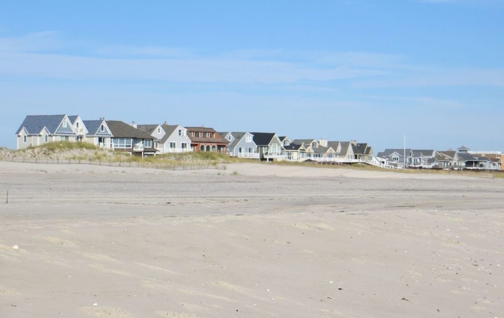 Houses along the beach at Cupsogue Beach County Park.