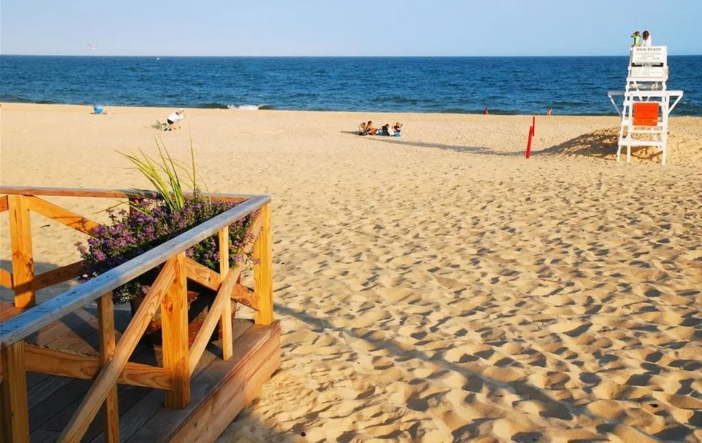 View of the lifeguard tower on Main Beach, one of the best things to do in the Hamptons. 