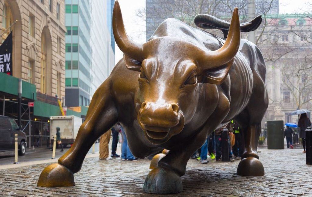 View of the Charging Bull statue in Lower Manhattan, one of the best things to do during your 4 days in NYC. 