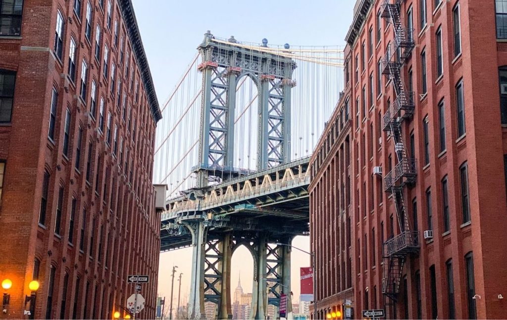 View of the Manhattan Bridge in between two buildings in DMUBO.