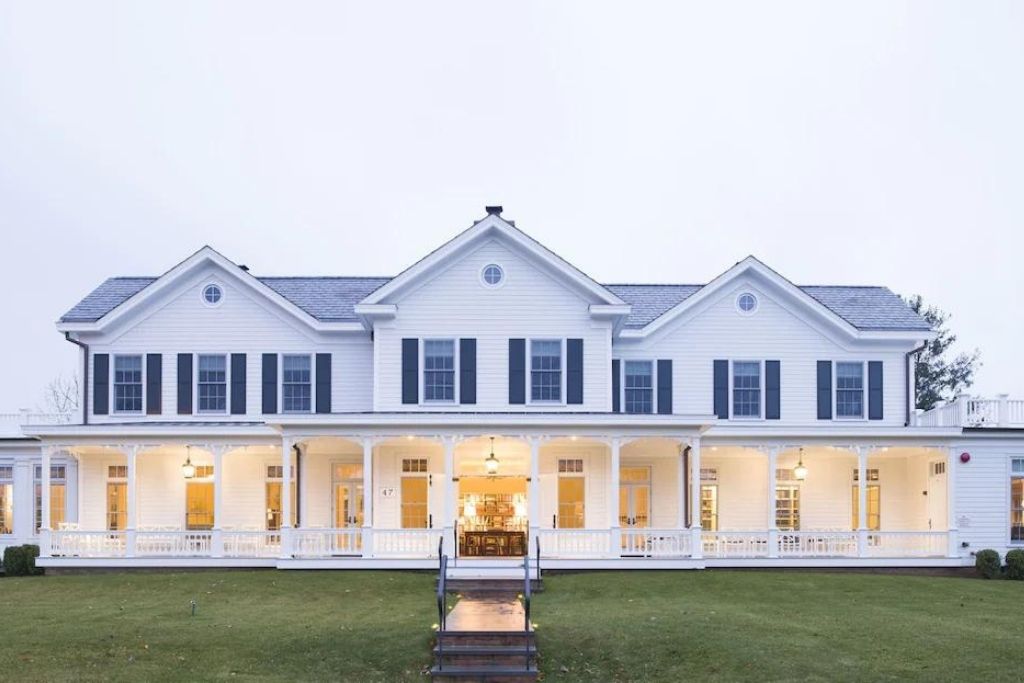 Exterior of the Quogue Club at Hallock House, one of the best hotels in the Hamptons. 