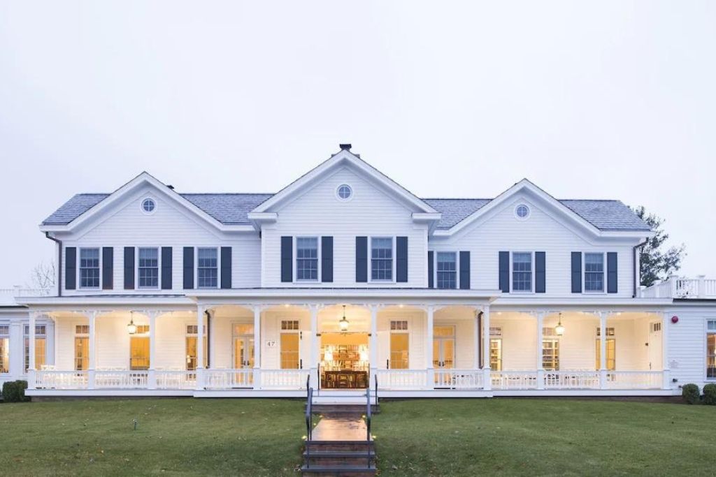 Exterior of the Quogue Club at Hallock House, one of the best hotels in the Hamptons.