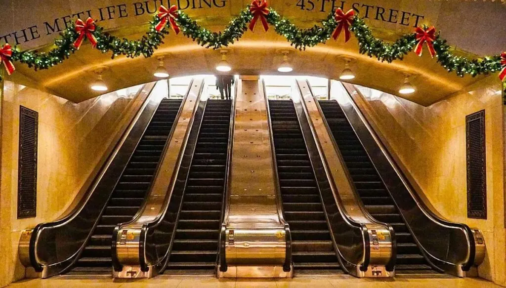 Garland with red bows hanging above the escalators at Grand central terminal in NYC. 