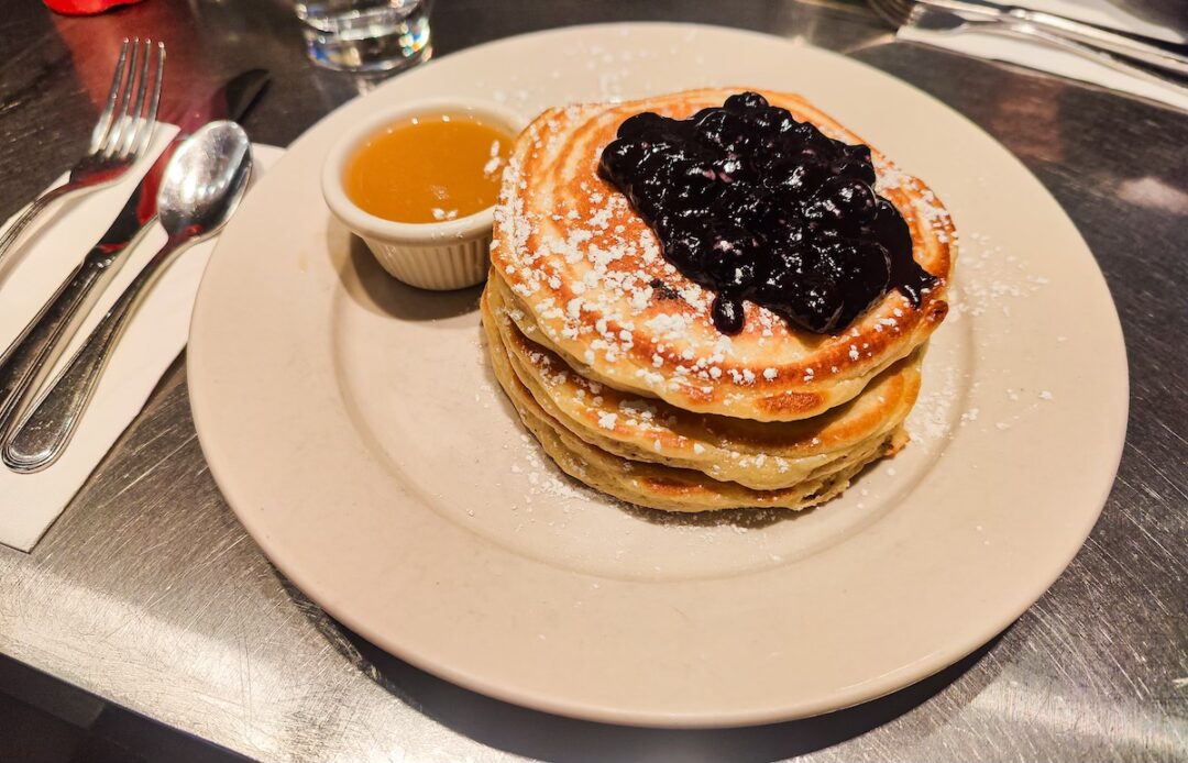 15 Best Pancakes in NYC + Amazing Local Tips